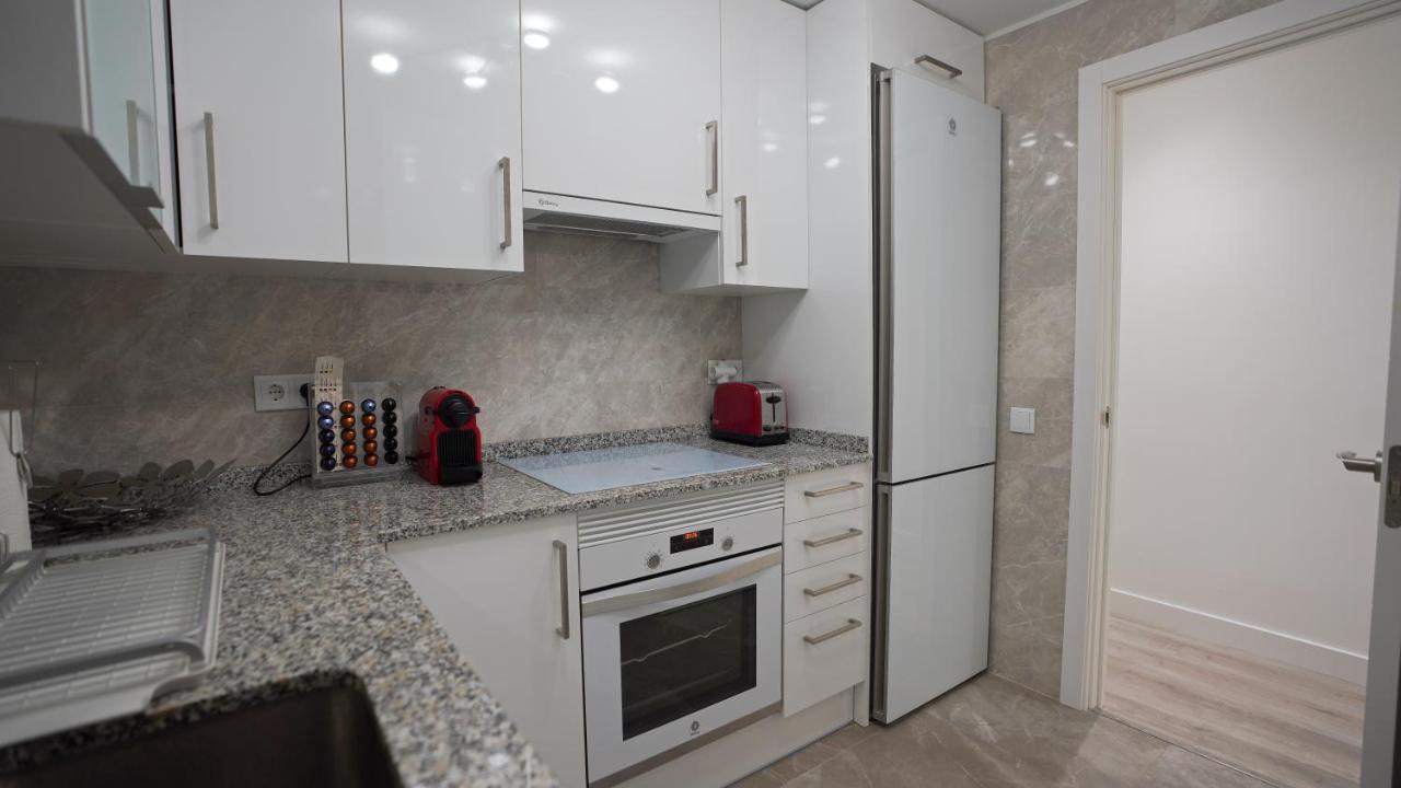 Stylish & Spacious Family Apartment Near Beach & Vibrant Historic Market Аликанте Екстериор снимка