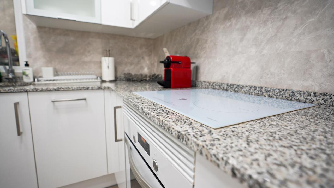 Stylish & Spacious Family Apartment Near Beach & Vibrant Historic Market Аликанте Екстериор снимка