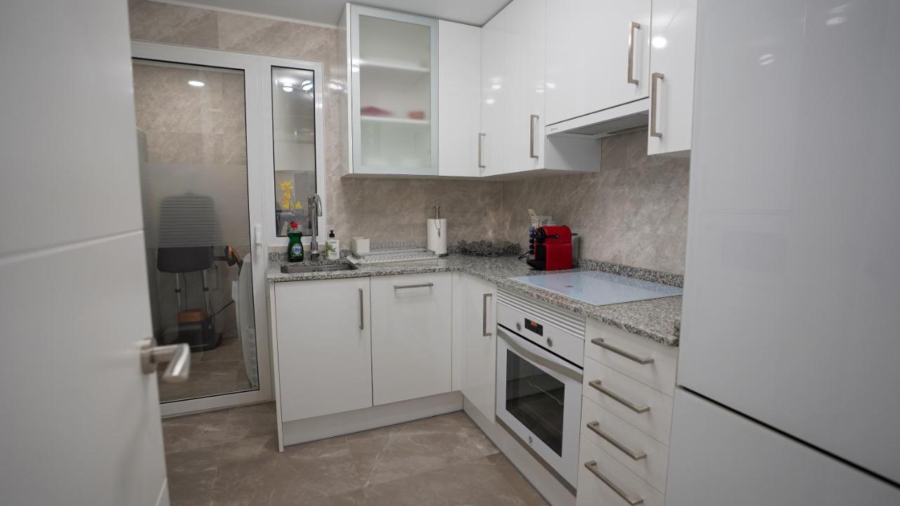 Stylish & Spacious Family Apartment Near Beach & Vibrant Historic Market Аликанте Екстериор снимка