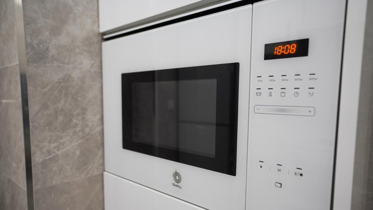 Stylish & Spacious Family Apartment Near Beach & Vibrant Historic Market Аликанте Екстериор снимка