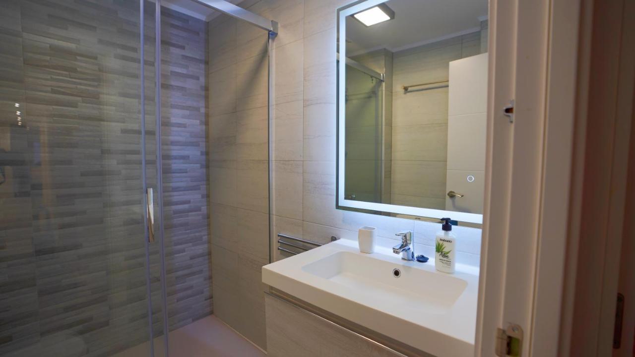 Stylish & Spacious Family Apartment Near Beach & Vibrant Historic Market Аликанте Екстериор снимка