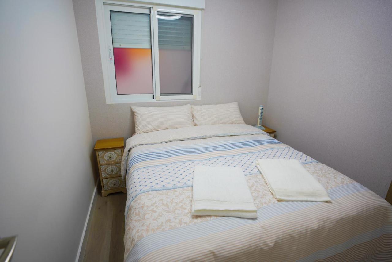 Stylish & Spacious Family Apartment Near Beach & Vibrant Historic Market Аликанте Екстериор снимка